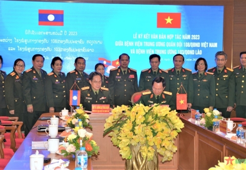 Hợp tác với Bệnh viện Trung ương 103 Lào